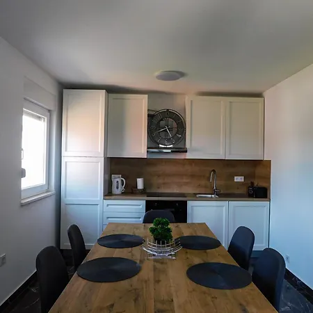 Baruni Apartment Sukosan